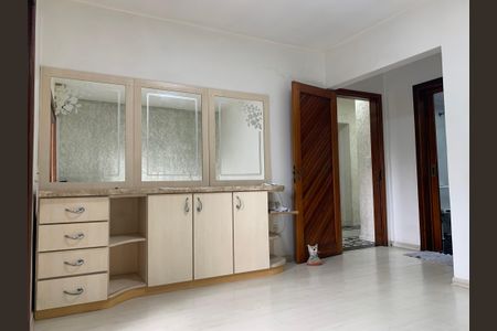 Casa à venda com 350m², 5 quartos e 8 vagassuite