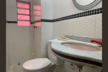 Casa à venda com 350m², 5 quartos e 8 vagasBanheiro da Suíte 2