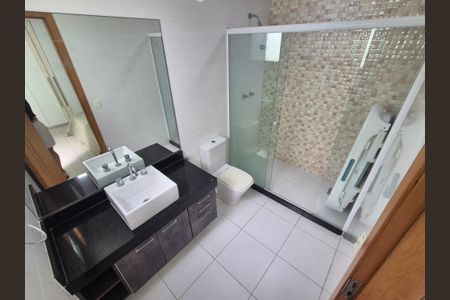 Casa de condomínio à venda com 200m², 4 quartos e sem vagaBanheiro 