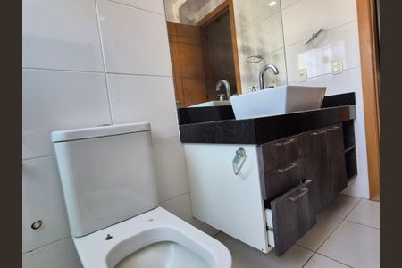 Casa de condomínio à venda com 200m², 4 quartos e sem vagaBanheiro suite 2