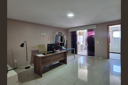 Casa de condomínio à venda com 200m², 4 quartos e sem vagaSuíte 2