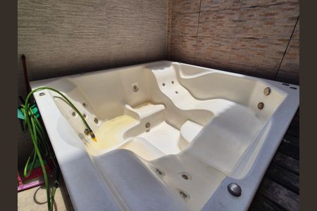 Casa de condomínio à venda com 200m², 4 quartos e sem vagaVaranda gourmet 