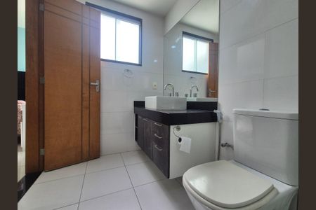 Casa de condomínio à venda com 200m², 4 quartos e sem vagaBanheiro 