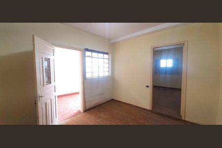 Casa à venda com 307m², 4 quartos e 2 vagas