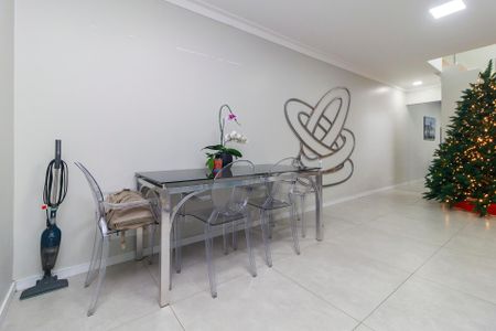 Casa à venda com 180m², 3 quartos e 1 vaga Casa à venda com 180m², 3 quartos e 1 vagaSala