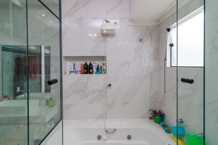 Casa à venda com 180m², 3 quartos e 1 vaga Casa à venda com 180m², 3 quartos e 1 vagaSuíte - Banheiro