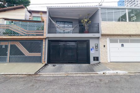 Casa à venda com 180m², 3 quartos e 1 vaga Casa à venda com 180m², 3 quartos e 1 vagaFachada