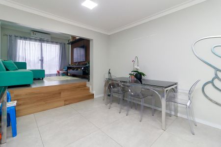 Casa à venda com 180m², 3 quartos e 1 vaga Casa à venda com 180m², 3 quartos e 1 vagaSala