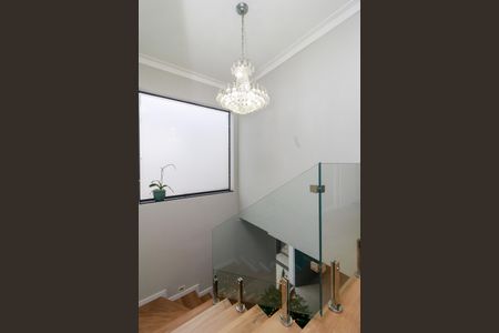 Casa à venda com 180m², 3 quartos e 1 vaga Casa à venda com 180m², 3 quartos e 1 vagaEscada