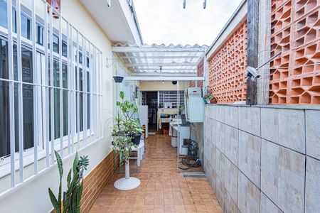 Casa à venda com 100m², 3 quartos e 1 vagaÁrea de serviço 2 e quintal