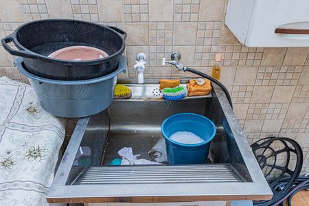 Casa à venda com 100m², 3 quartos e 1 vagaÁrea de serviço 2 e quintal