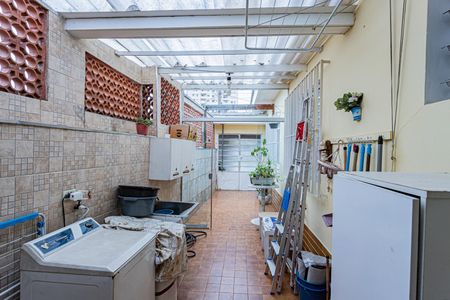 Casa à venda com 100m², 3 quartos e 1 vagaÁrea de serviço 2 e quintal