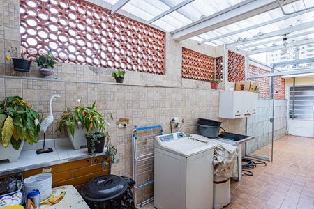 Casa à venda com 100m², 3 quartos e 1 vagaÁrea de serviço 2 e quintal