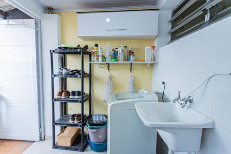 Casa à venda com 100m², 3 quartos e 1 vagaÁrea de serviço