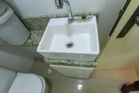 Apartamento à venda com 70m², 2 quartos e 1 vaga Apartamento à venda com 70m², 2 quartos e 1 vagaBanheiro Social