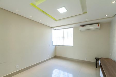 Sala de apartamento à venda com 2 quartos, 70m² em Baeta Neves, São Bernardo do Campo