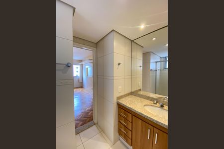 Apartamento à venda com 170m², 3 quartos e 1 vagaBanheiro da Suíte