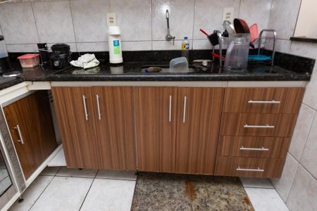 Casa de condomínio à venda com 60m², 2 quartos e 1 vaga Casa de condomínio à venda com 60m², 2 quartos e 1 vagaCozinha - Armários