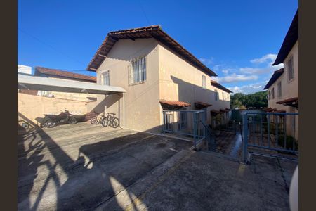 Casa de condomínio à venda com 60m², 2 quartos e 1 vaga Casa de condomínio à venda com 60m², 2 quartos e 1 vagaFachada
