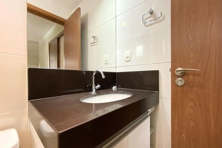 Apartamento à venda com 70m², 2 quartos e 2 vagasBanheiro da Suíte 1