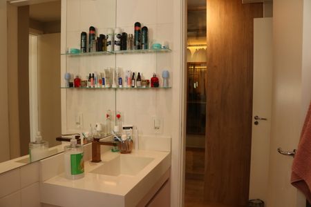 Apartamento à venda com 65m², 1 quarto e 2 vagasBanheiro da Suíte