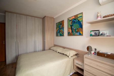 Casa à venda com 165m², 3 quartos e 2 vagas Casa à venda com 165m², 3 quartos e 2 vagasQuarto 1 - Suíte