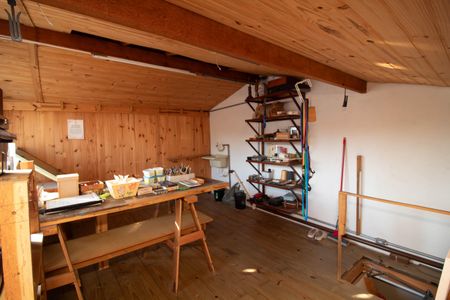 Casa à venda com 165m², 3 quartos e 2 vagas Casa à venda com 165m², 3 quartos e 2 vagasSótão