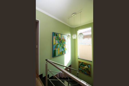 Casa à venda com 165m², 3 quartos e 2 vagas Casa à venda com 165m², 3 quartos e 2 vagasEscada