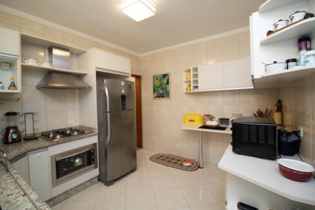 Casa à venda com 165m², 3 quartos e 2 vagas Casa à venda com 165m², 3 quartos e 2 vagasCozinha - Armários