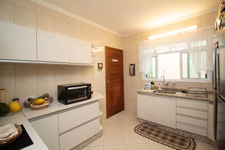 Casa à venda com 165m², 3 quartos e 2 vagas Casa à venda com 165m², 3 quartos e 2 vagasCozinha - Armários