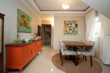 Casa à venda com 165m², 3 quartos e 2 vagas Casa à venda com 165m², 3 quartos e 2 vagasSala de Jantar