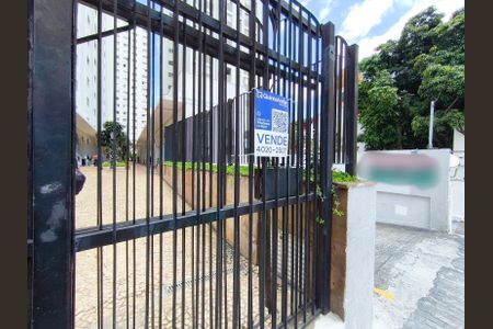 Apartamento à venda com 54m², 2 quartos e sem vaga Apartamento à venda com 54m², 2 quartos e sem vagaFachada + Plaquinha