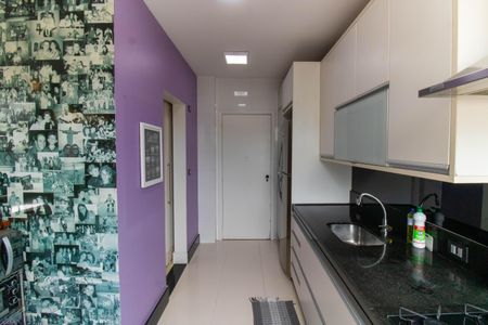 Apartamento à venda com 199m², 2 quartos e 2 vagas Apartamento à venda com 199m², 2 quartos e 2 vagasCozinha e Área de Serviço