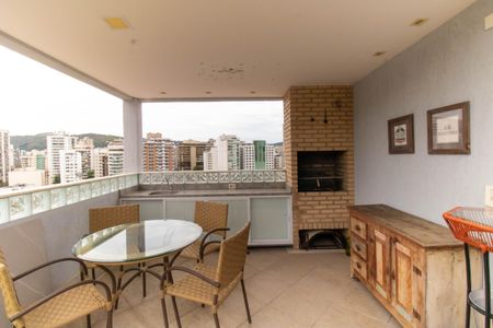 Apartamento à venda com 199m², 2 quartos e 2 vagas Apartamento à venda com 199m², 2 quartos e 2 vagasCobertura