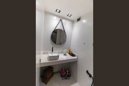 Apartamento à venda com 199m², 2 quartos e 2 vagas Apartamento à venda com 199m², 2 quartos e 2 vagasBanheiro da Suíte