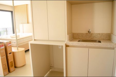 Banheiro de kitnet/studio para alugar com 1 quarto, 50m² em Setor Marista, Goiânia