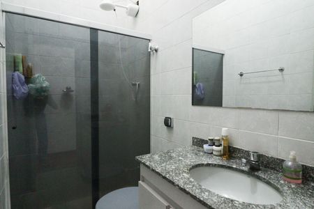 Casa à venda com 90m², 3 quartos e 2 vagasBanheiro