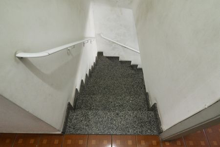 Casa à venda com 90m², 3 quartos e 2 vagasEscada