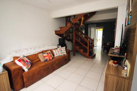 Casa de condomínio à venda com 111m², 3 quartos e 2 vagasSala