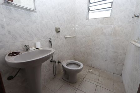 Casa para alugar com 89m², 2 quartos e 2 vagasBanheiro Social