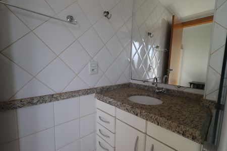 Banheiro de kitnet/studio para alugar com 1 quarto, 43m² em Nova Aliança, Ribeirão Preto