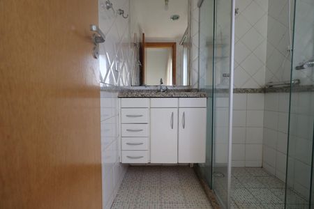 Banheiro de kitnet/studio para alugar com 1 quarto, 43m² em Nova Aliança, Ribeirão Preto