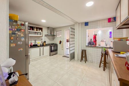 Casa à venda com 108m², 2 quartos e 2 vagas Casa à venda com 108m², 2 quartos e 2 vagasCozinha