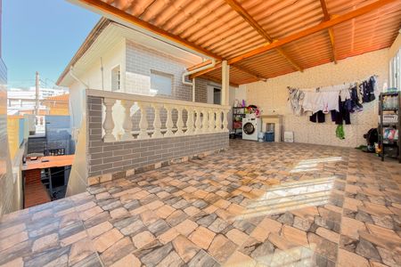 Casa à venda com 108m², 2 quartos e 2 vagas Casa à venda com 108m², 2 quartos e 2 vagasTerraço