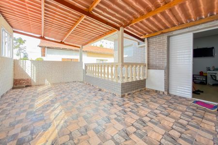 Casa à venda com 108m², 2 quartos e 2 vagas Casa à venda com 108m², 2 quartos e 2 vagasTerraço