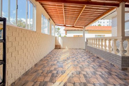 Casa à venda com 108m², 2 quartos e 2 vagas Casa à venda com 108m², 2 quartos e 2 vagasTerraço