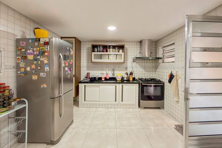 Casa à venda com 108m², 2 quartos e 2 vagas Casa à venda com 108m², 2 quartos e 2 vagasCozinha