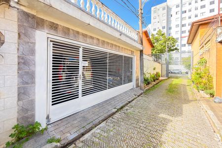 Casa à venda com 108m², 2 quartos e 2 vagas Casa à venda com 108m², 2 quartos e 2 vagasFachada