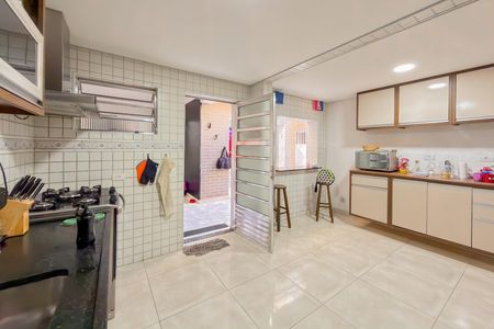 Casa à venda com 108m², 2 quartos e 2 vagas Casa à venda com 108m², 2 quartos e 2 vagasCozinha