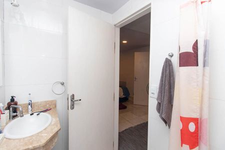 Casa à venda com 449m², 3 quartos e 2 vagasBanheiro da Suíte